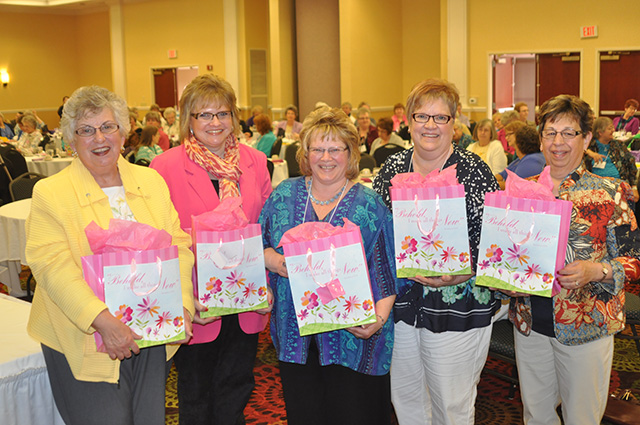 2014 SWO Biennal Convention planners receive thank-you gifts.